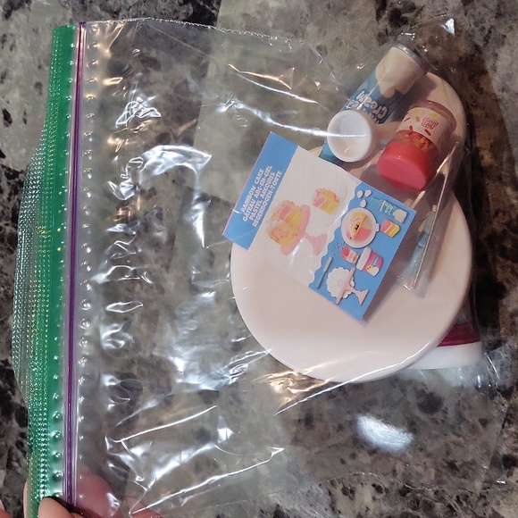 Miniverse Make It Mini Rainbow Cake - Picture 5 of 5